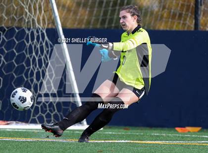 Thumbnail 1 in Farmington vs. Staples (CIAC Class LL Quarterfinal round) photogallery.