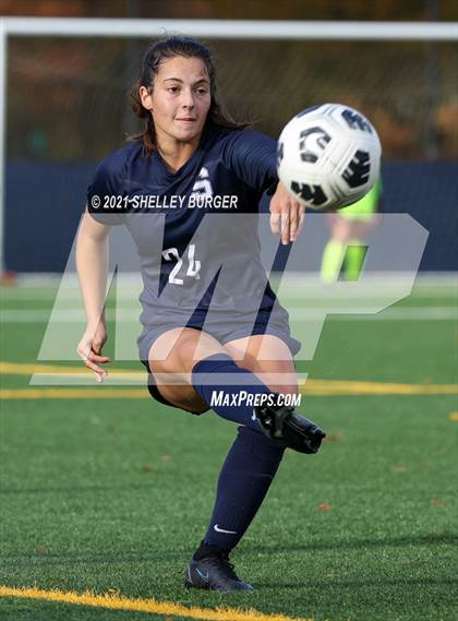 Thumbnail 2 in Farmington vs. Staples (CIAC Class LL Quarterfinal round) photogallery.