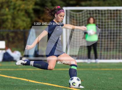 Thumbnail 1 in Farmington vs. Staples (CIAC Class LL Quarterfinal round) photogallery.