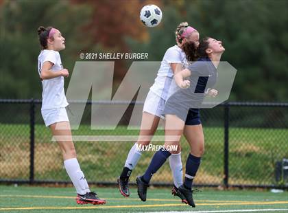 Thumbnail 3 in Farmington vs. Staples (CIAC Class LL Quarterfinal round) photogallery.
