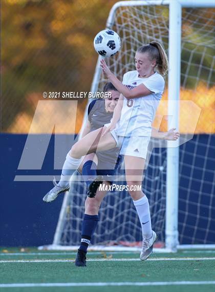 Thumbnail 2 in Farmington vs. Staples (CIAC Class LL Quarterfinal round) photogallery.