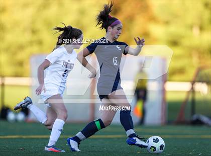 Thumbnail 2 in Farmington vs. Staples (CIAC Class LL Quarterfinal round) photogallery.
