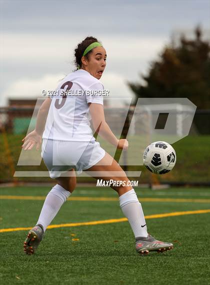 Thumbnail 2 in Farmington vs. Staples (CIAC Class LL Quarterfinal round) photogallery.