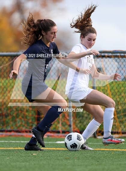 Thumbnail 2 in Farmington vs. Staples (CIAC Class LL Quarterfinal round) photogallery.