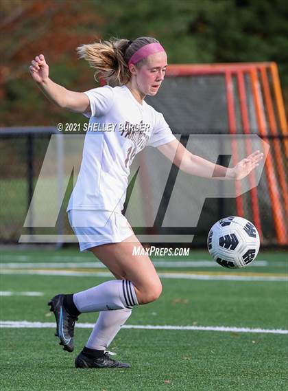 Thumbnail 3 in Farmington vs. Staples (CIAC Class LL Quarterfinal round) photogallery.