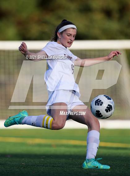 Thumbnail 2 in Farmington vs. Staples (CIAC Class LL Quarterfinal round) photogallery.