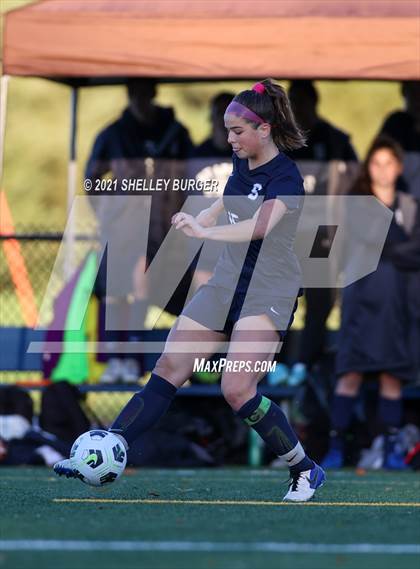 Thumbnail 3 in Farmington vs. Staples (CIAC Class LL Quarterfinal round) photogallery.