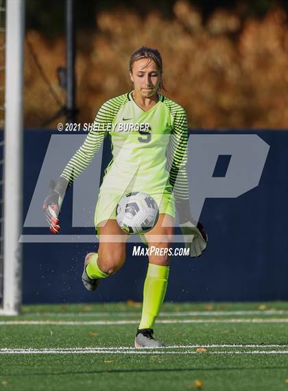 Thumbnail 2 in Farmington vs. Staples (CIAC Class LL Quarterfinal round) photogallery.