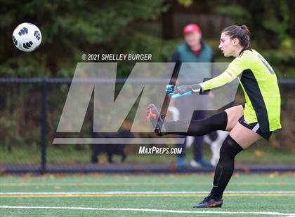 Thumbnail 2 in Farmington vs. Staples (CIAC Class LL Quarterfinal round) photogallery.