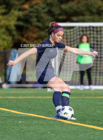 Thumbnail 2 in Farmington vs. Staples (CIAC Class LL Quarterfinal round) photogallery.