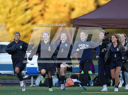 Thumbnail 3 in Farmington vs. Staples (CIAC Class LL Quarterfinal round) photogallery.