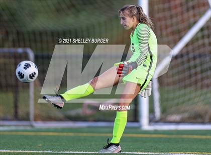 Thumbnail 1 in Farmington vs. Staples (CIAC Class LL Quarterfinal round) photogallery.
