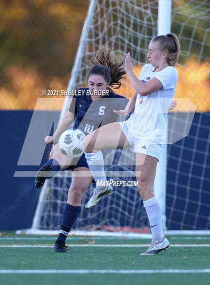 Thumbnail 1 in Farmington vs. Staples (CIAC Class LL Quarterfinal round) photogallery.