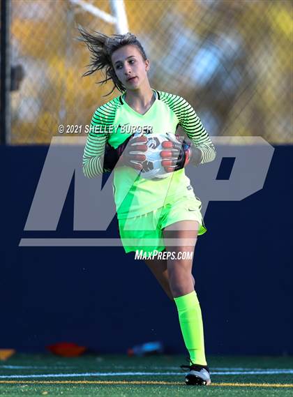 Thumbnail 1 in Farmington vs. Staples (CIAC Class LL Quarterfinal round) photogallery.