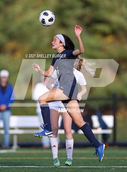Thumbnail 2 in Farmington vs. Staples (CIAC Class LL Quarterfinal round) photogallery.
