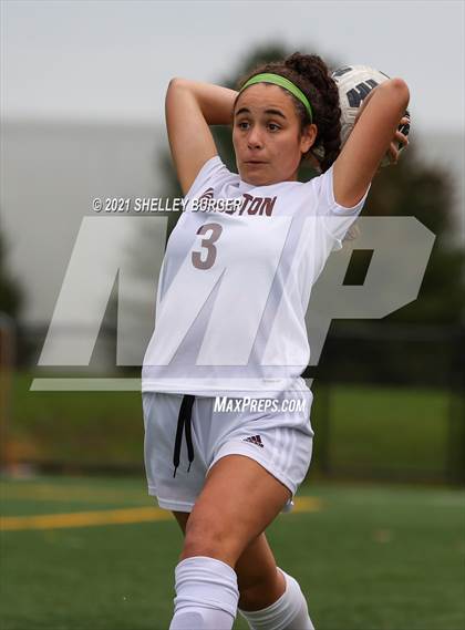 Thumbnail 2 in Farmington vs. Staples (CIAC Class LL Quarterfinal round) photogallery.