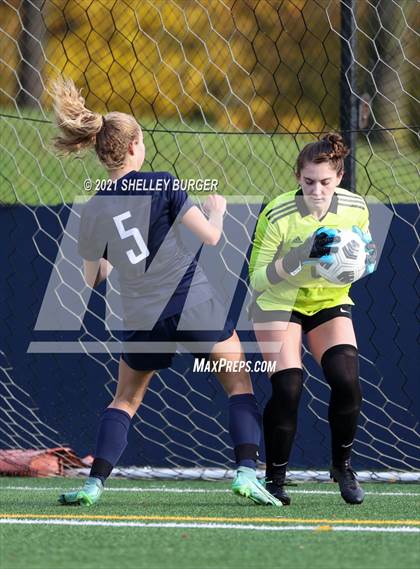 Thumbnail 2 in Farmington vs. Staples (CIAC Class LL Quarterfinal round) photogallery.