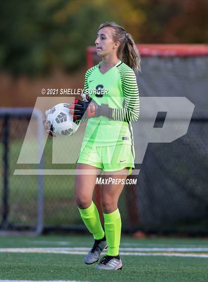 Thumbnail 3 in Farmington vs. Staples (CIAC Class LL Quarterfinal round) photogallery.