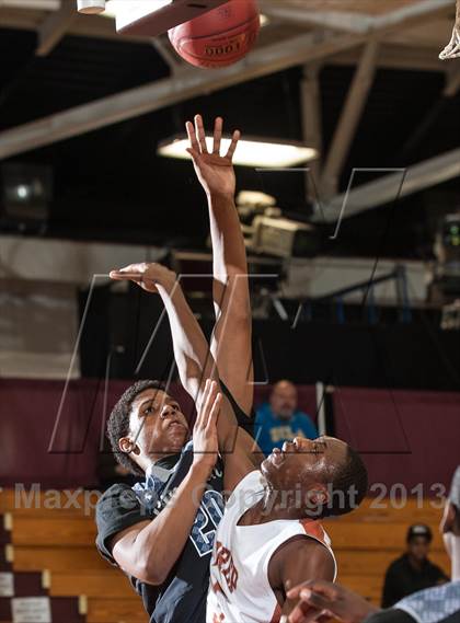 Thumbnail 3 in Lincoln vs. Capital Prep (Spalding Hoophall Classic) photogallery.