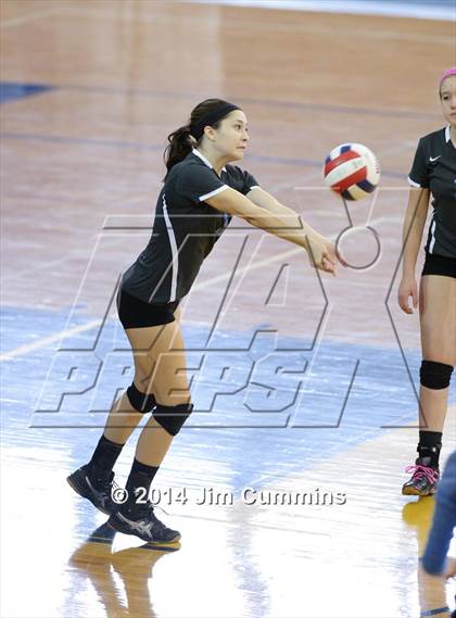 Thumbnail 3 in Willowbrook vs Westmont (Eagle Invite) photogallery.