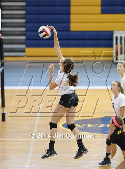 Thumbnail 3 in Willowbrook vs Westmont (Eagle Invite) photogallery.