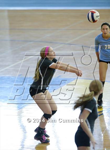 Thumbnail 3 in Willowbrook vs Westmont (Eagle Invite) photogallery.