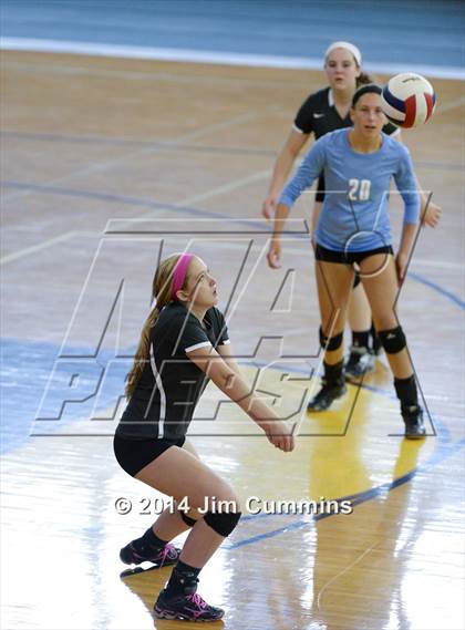 Thumbnail 3 in Willowbrook vs Westmont (Eagle Invite) photogallery.