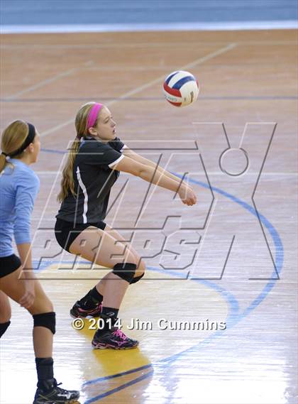 Thumbnail 3 in Willowbrook vs Westmont (Eagle Invite) photogallery.