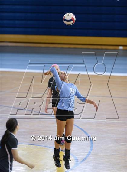 Thumbnail 3 in Willowbrook vs Westmont (Eagle Invite) photogallery.