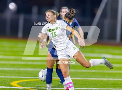 Thumbnail 2 in Roosevelt @ Bellevue (WIAA State 3A Semi Final) photogallery.