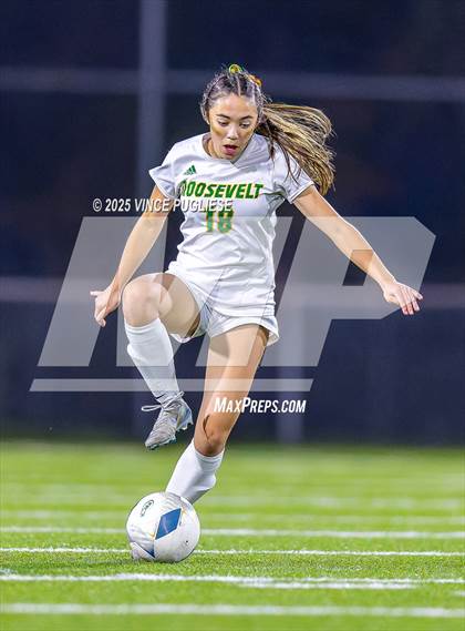 Thumbnail 1 in Roosevelt @ Bellevue (WIAA State 3A Semi Final) photogallery.