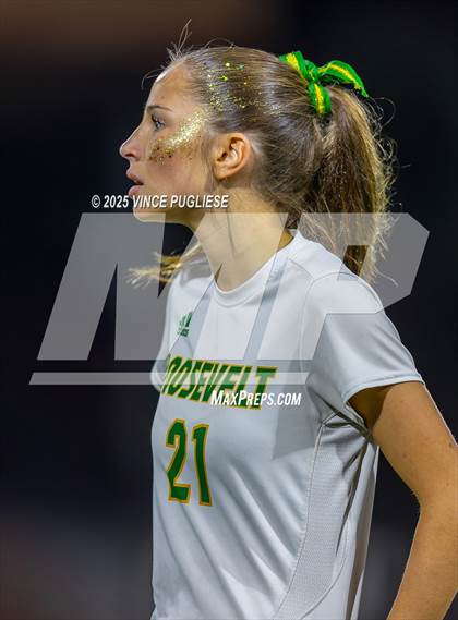 Thumbnail 1 in Roosevelt @ Bellevue (WIAA State 3A Semi Final) photogallery.