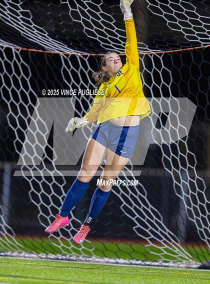 Thumbnail 2 in Roosevelt @ Bellevue (WIAA State 3A Semi Final) photogallery.