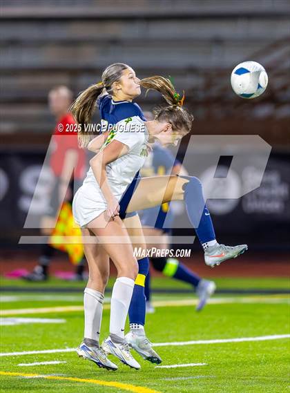 Thumbnail 2 in Roosevelt @ Bellevue (WIAA State 3A Semi Final) photogallery.