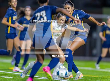 Thumbnail 3 in Roosevelt @ Bellevue (WIAA State 3A Semi Final) photogallery.