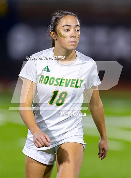 Thumbnail 3 in Roosevelt @ Bellevue (WIAA State 3A Semi Final) photogallery.