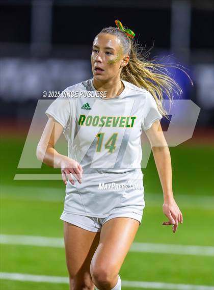 Thumbnail 1 in Roosevelt @ Bellevue (WIAA State 3A Semi Final) photogallery.