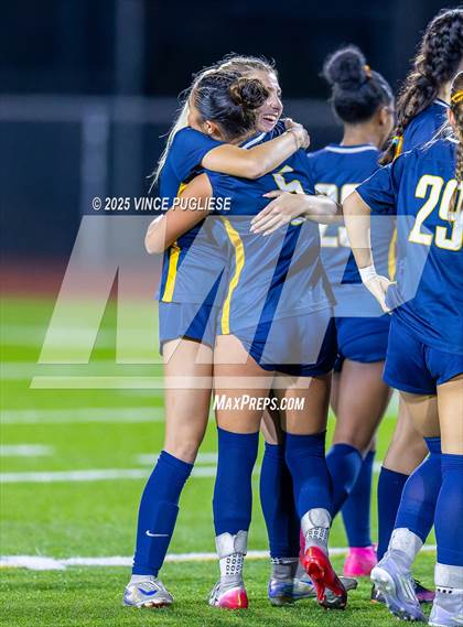 Thumbnail 2 in Roosevelt @ Bellevue (WIAA State 3A Semi Final) photogallery.