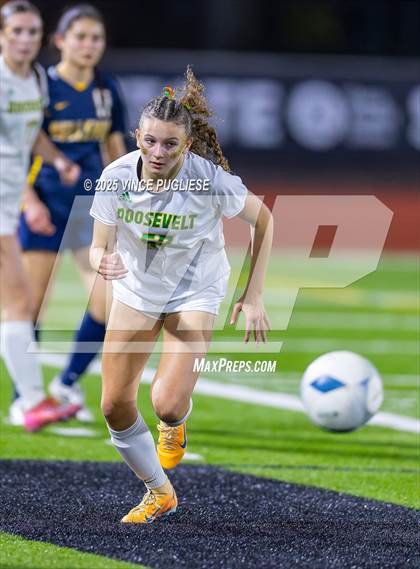 Thumbnail 2 in Roosevelt @ Bellevue (WIAA State 3A Semi Final) photogallery.