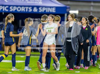 Thumbnail 2 in Roosevelt @ Bellevue (WIAA State 3A Semi Final) photogallery.