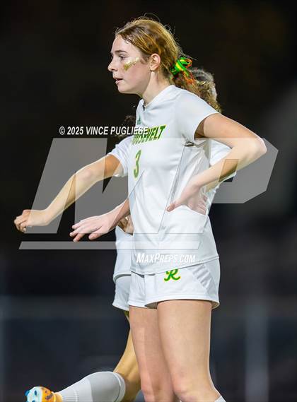 Thumbnail 3 in Roosevelt @ Bellevue (WIAA State 3A Semi Final) photogallery.