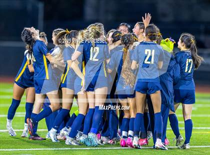 Thumbnail 3 in Roosevelt @ Bellevue (WIAA State 3A Semi Final) photogallery.