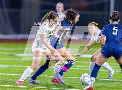 Thumbnail 2 in Roosevelt @ Bellevue (WIAA State 3A Semi Final) photogallery.