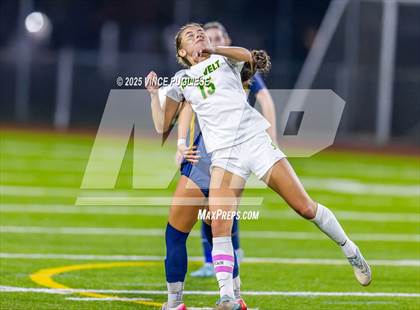 Thumbnail 3 in Roosevelt @ Bellevue (WIAA State 3A Semi Final) photogallery.