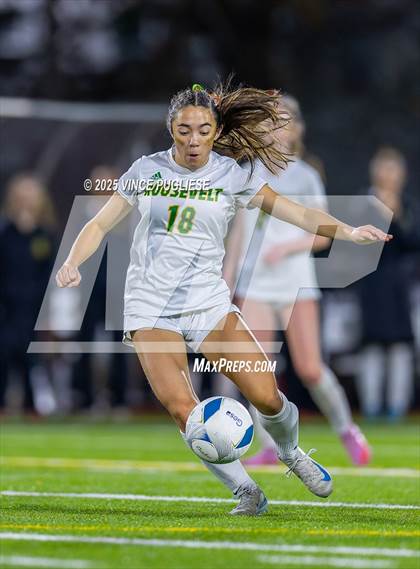 Thumbnail 2 in Roosevelt @ Bellevue (WIAA State 3A Semi Final) photogallery.