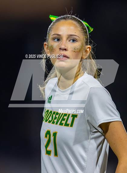 Thumbnail 2 in Roosevelt @ Bellevue (WIAA State 3A Semi Final) photogallery.