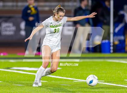 Thumbnail 2 in Roosevelt @ Bellevue (WIAA State 3A Semi Final) photogallery.