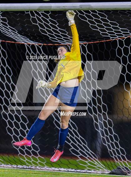 Thumbnail 3 in Roosevelt @ Bellevue (WIAA State 3A Semi Final) photogallery.