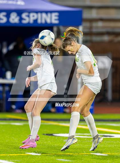 Thumbnail 2 in Roosevelt @ Bellevue (WIAA State 3A Semi Final) photogallery.