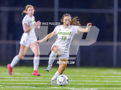 Thumbnail 3 in Roosevelt @ Bellevue (WIAA State 3A Semi Final) photogallery.